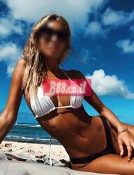 יש לו חיוך מקסים ועדין, קול, הוא בחור שמח