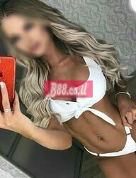 זוהר יש חיוך מקסים ועדין קול