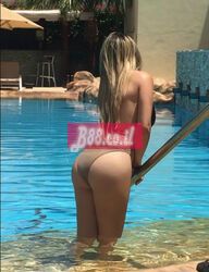 יפה, בת 25, עם רגליים דקיקות